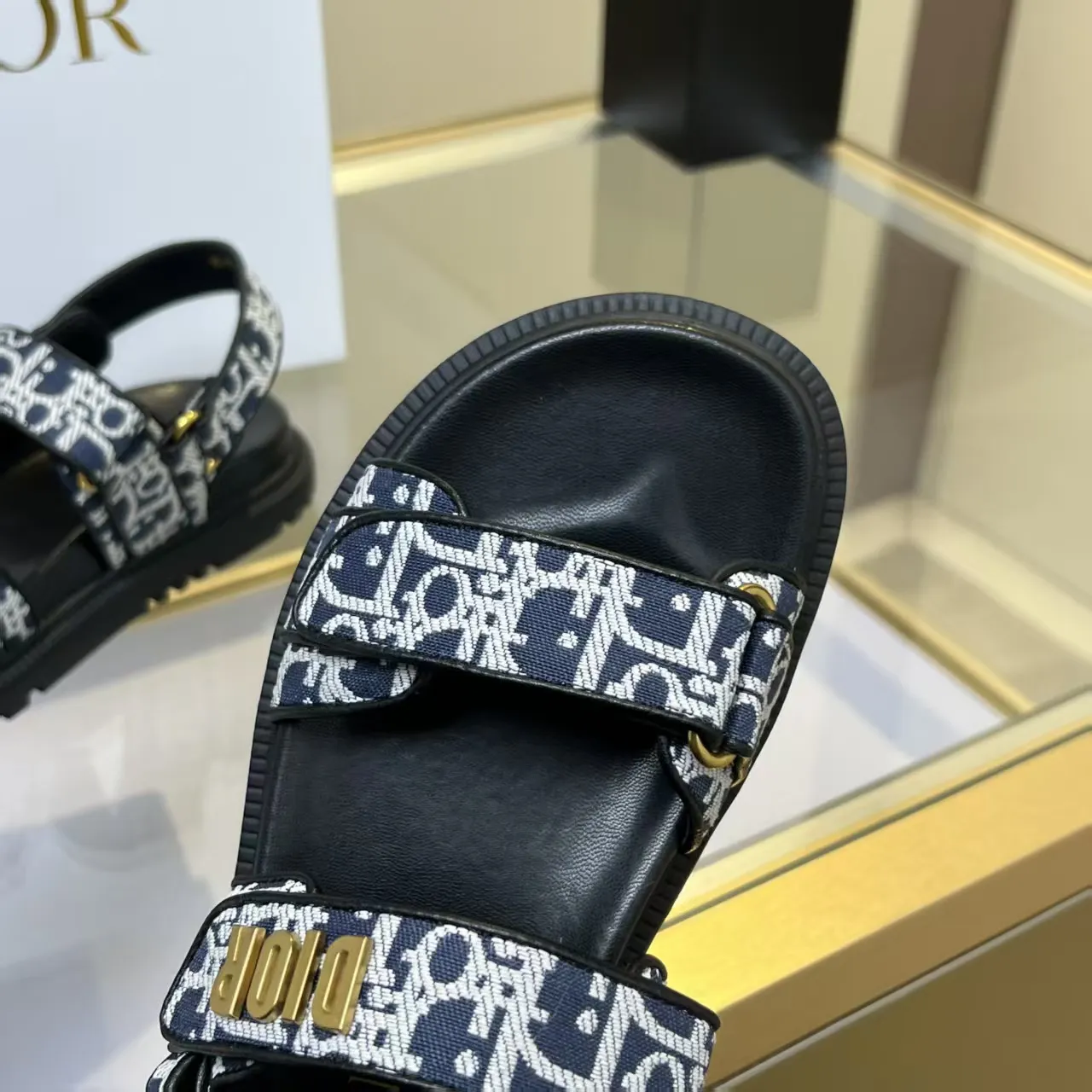👟👟Ex-factory price 480👟👟 Dior classic popular sandals Step into the fashion territory of Dior slippers and encounter the ultimate fusion of elegance and comfort. The upper is engraved with the Christian Dior Paris logo using exquisite embroidery technology. The delicate stitching tells the brand's profound heritage and is fully recognizable.   Made of high-quality materials, it feels soft and fits your feet, as if it is a gentle care tailor-made for your feet. The sole is carefully designed and engraved with Christian Dior's lucky star symbol. It is not only a beautiful embellishment, but also provides reliable grip, making every step steady and secure.   It has a simple design and is easy to put on and take off. Whether it is a lazy weekend or a pleasant vacation, it can be easily adapted. Whether paired with casual shorts, casual jeans, or an elegant dress, Dior slippers can instantly enhance the overall style and show a casual fashion attitude.   Dior slippers, in the name of fashion, inject luxurious charm into your life and accompany you with every step you take with confidence and elegance. Material: Fine genuine cowhide upper, outsole, TPR, non-slip and wear-resistant, code number: 35-41 (42 customized)